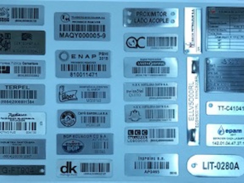 Placas metalicas para activos fijos industriales